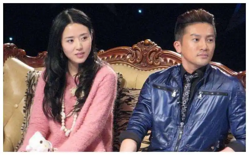 原来一直都有娇妻陪伴,苏有朋隐婚十几年的妻子,就是经纪人