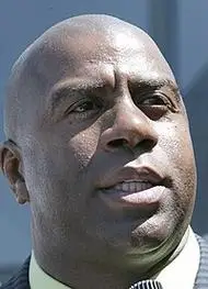 出生于美国密歇根州兰辛,昵称魔术师,魔术师约翰逊(magic johnson),为