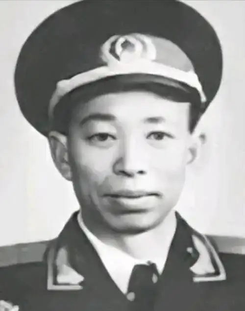 此人是开国少将曾官至大军区政委却因犯了严重错误被开除党籍