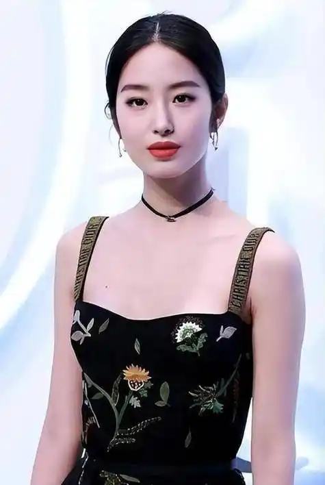 被称为"小哪吒"的杨采钰,如何一步步达到今天的成就?