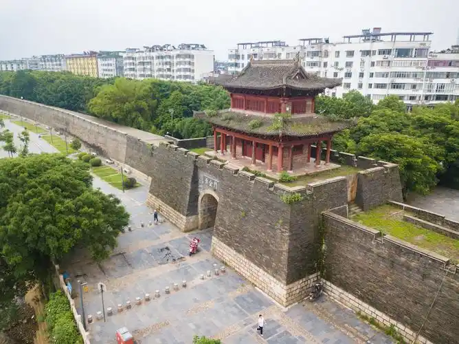 赣州古城墙,涌金门.  视觉中国 图