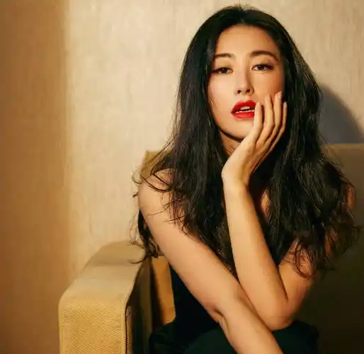 张一山版韦小宝今日上线,剧中没有杨紫,"万能秘书栗娜"成亮点_角色_唐