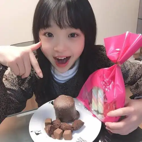 日本12岁女生靠抖音爆红因太可爱被封为国民女神