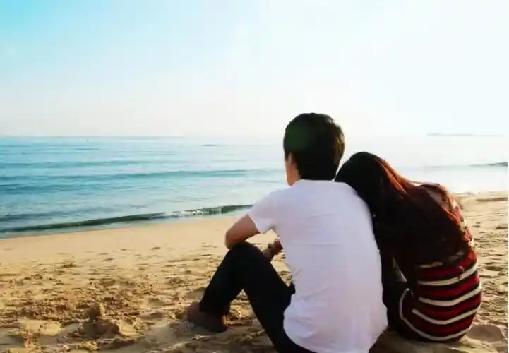 相爱的两个人,分开后不联系,谁更忍不住?