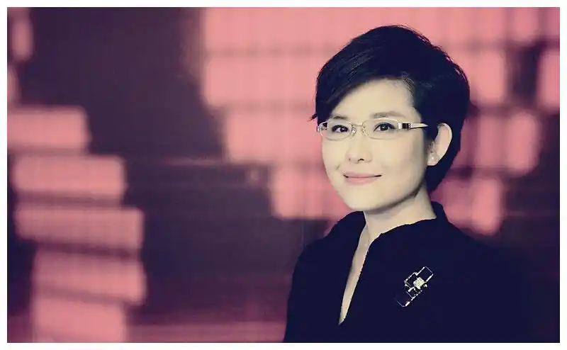 新版偶像流量明星,易烊千玺上央视面对面,可爱缺点让王宁头疼