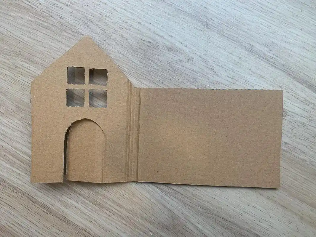 纸箱房子 小朋友的幼儿园手工作业,足足搞了两个小时