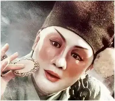 抑或是时刻手持粉饼补妆的自恋猪八戒