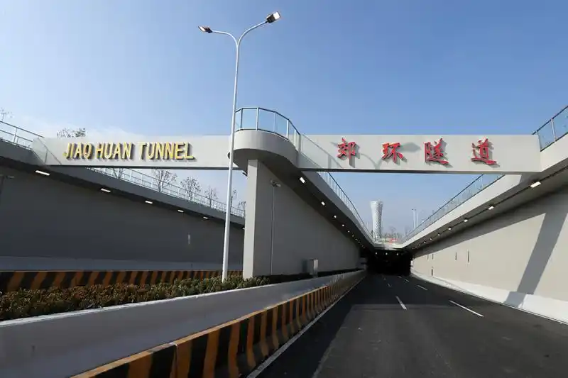 tunnel),是中国上海市境内的过江隧道,是上海市域郊环线和沿江沿海大