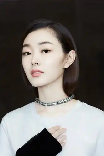 宋轶出道九年终于火了,因《创业时代》走红,为角色剪掉10年长发_短发