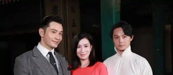 之前《鬓边》刚开播的时候,佘诗曼曾因为给黄晓明和尹正作配一事被嘲