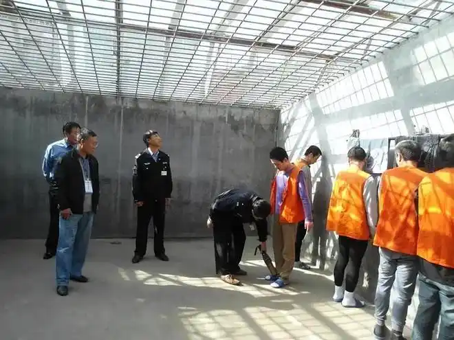 看守所里面吗每天都是怎么度过的?