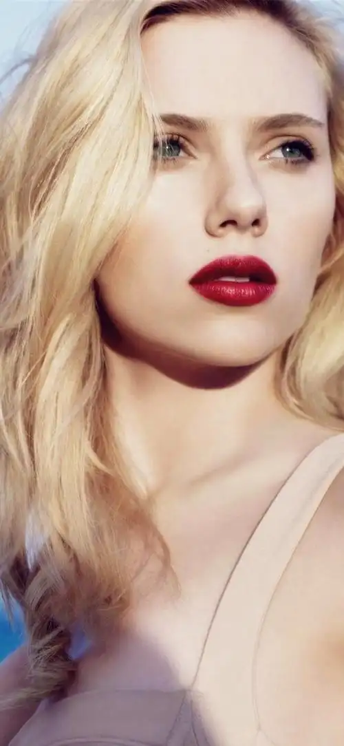 手机壁纸:性感女神斯嘉丽·约翰逊,实力与美貌并肩的女演员_网易订阅