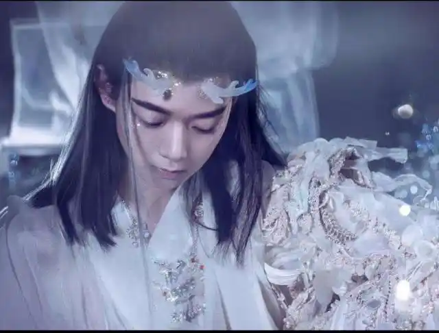 唯美古风,现代西装,为您展现不同风格的霍尊