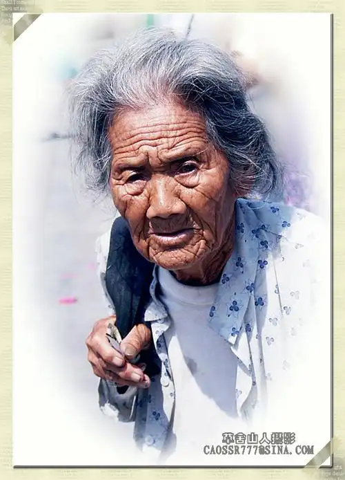 流浪猫般的老人 文/闲云野鹤修心   突然发现 这双苍老悲切的眼睛