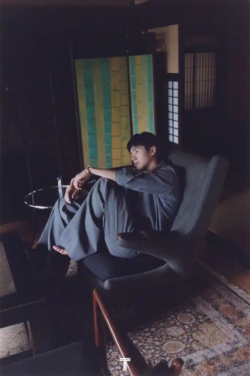 刘昊然最新时尚大片出炉不再只是二次元语境下的少年