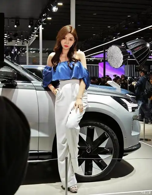 【图】广州车展模特合集(安徽路虎联盟)_路虎卫士论坛_汽车之家论坛