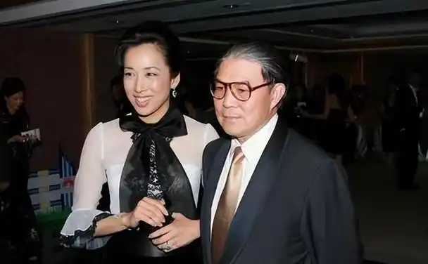 霍英东希望霍震霆能娶一个知书达理,并且有知名度的女子,原因其实很