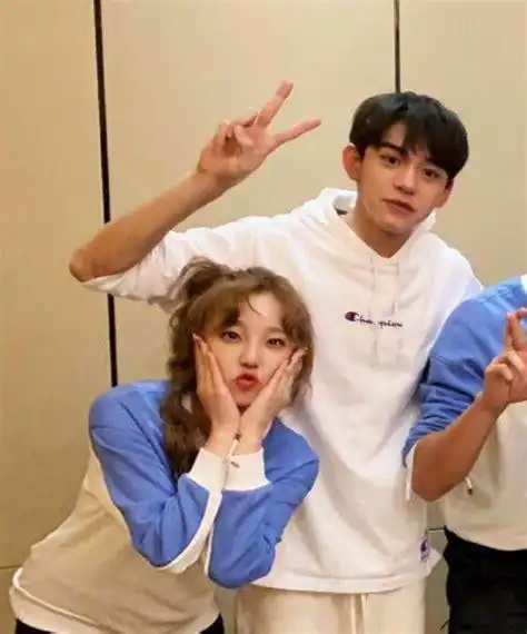 黄旭熙和宋雨琦亲吻照黄旭熙和宋雨琦真实吻视频