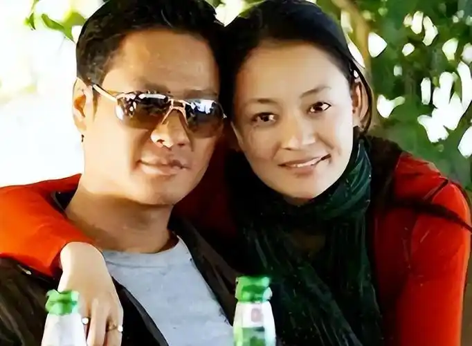 回顾演员杨若兮与大22岁刘威相恋八年分手后转身嫁连奕名为妻