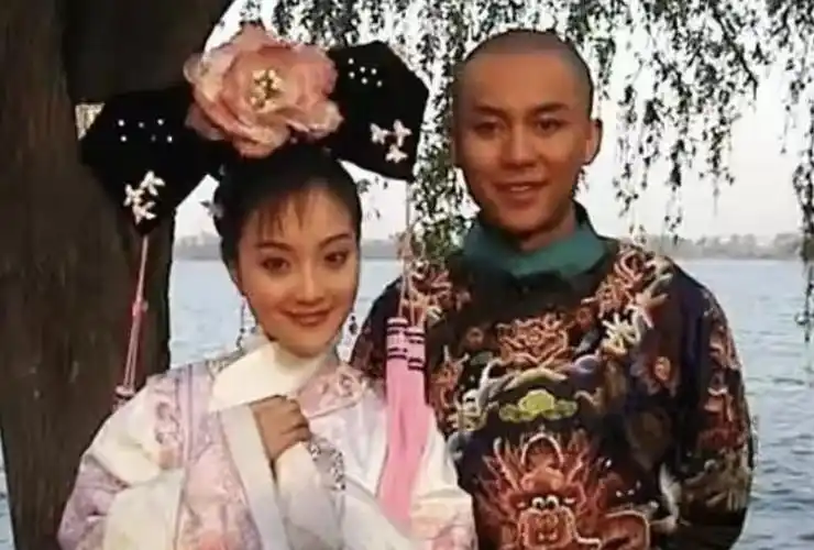 李小璐被曝插足常远婚姻,从美艳娇妻到出轨被骂出娱乐圈,42岁仍"风流"