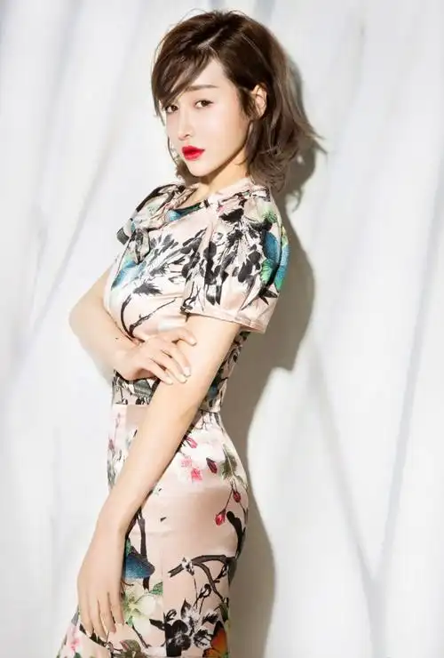 她是《宫》里最美太子妃,4岁女儿却被骂长得贼眉鼠脸,32岁美如画