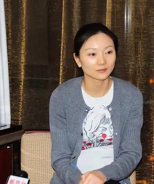 2001年,张艺谋浪漫追求王海珍,在酒店喝红酒,同回酒店_陈婷_巩俐_孩子