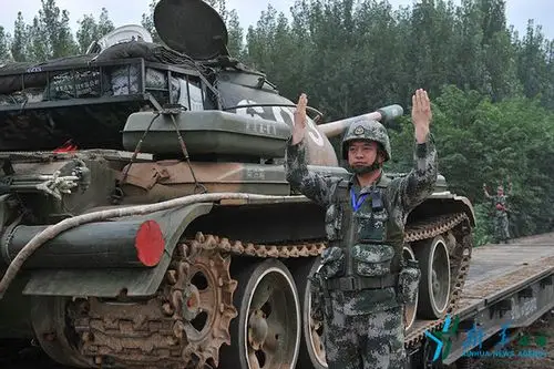 27军建军以来首次挥师中原演兵 坦克装满军列
