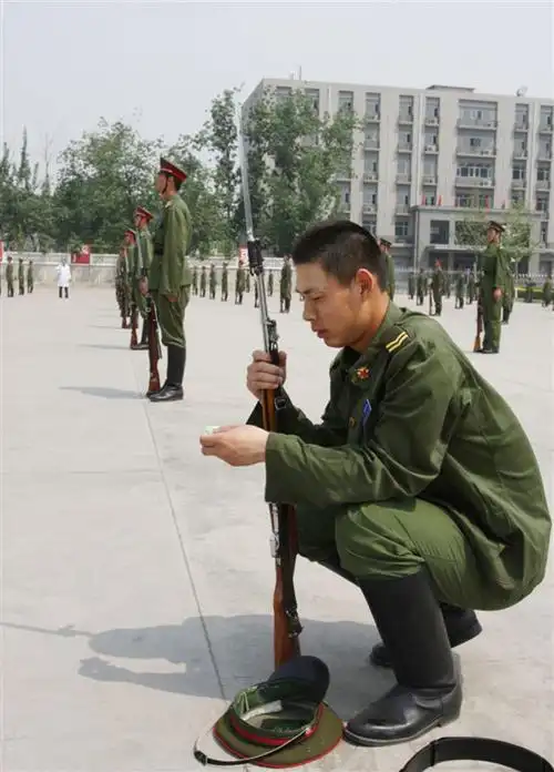 【转载】军营马靴帅哥