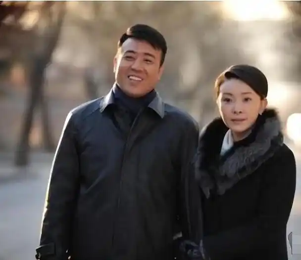 回顾演员于和伟我这辈子正确的决定就是娶了一个平凡的妻子