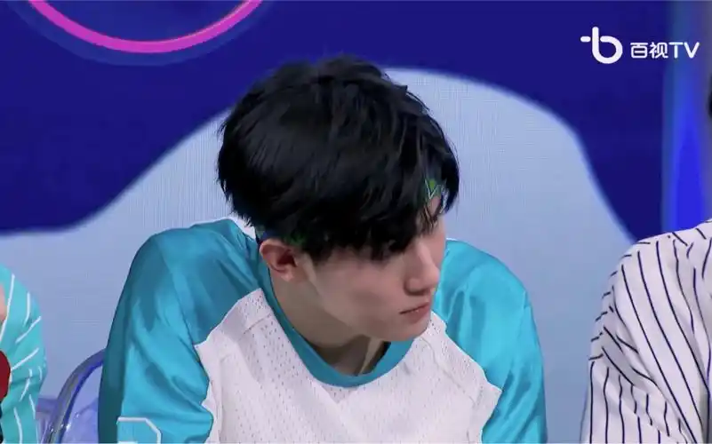 张真源发带yyds大帅哥就要怼脸拍