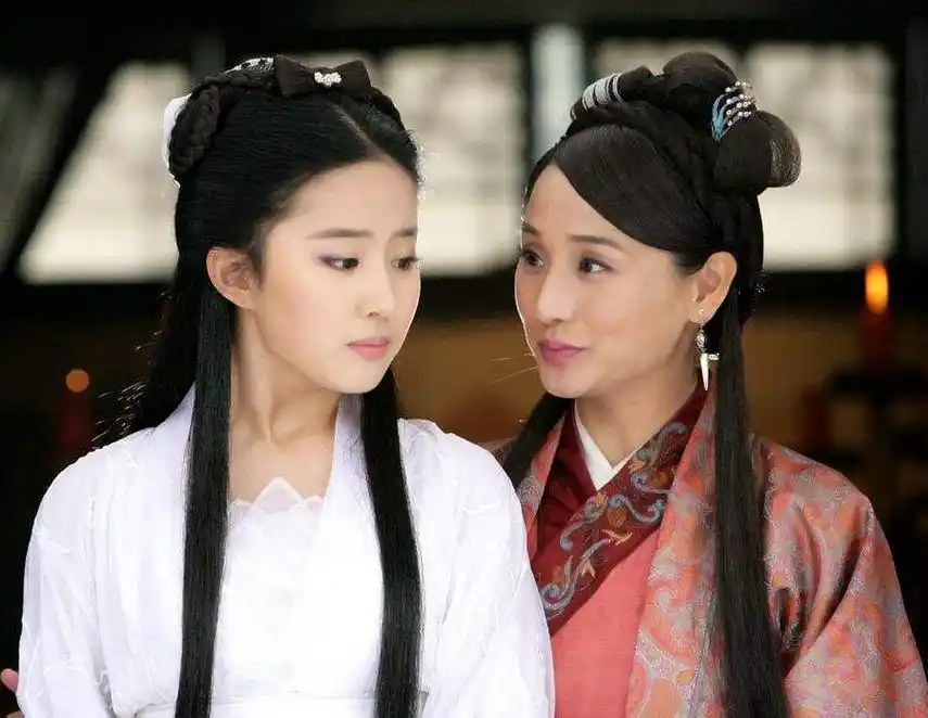 黄蓉的爱与误解 黄蓉是东邪黄药师的女儿,聪明绝顶,但在《神雕侠侣》