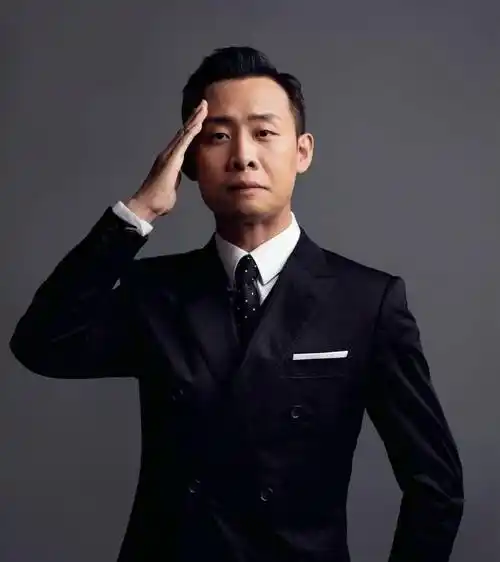 吹个哨都能让观众感动的男演员,顶流戏骨中标杆_金刚川_电影_过桥