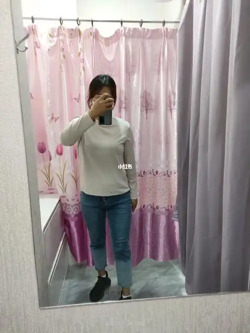 165的身高体重130斤一点不显个应该是腿短