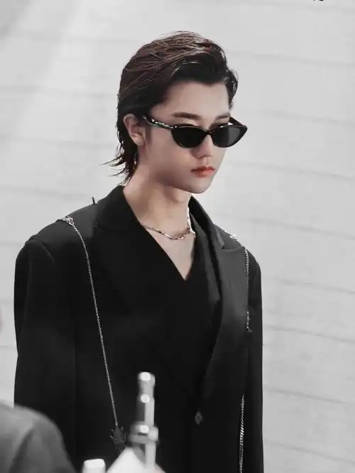 孙滢皓xgentlemonster活动站姐图