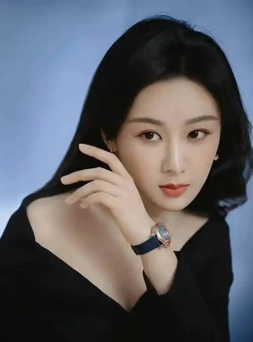 小萌妹杨紫时尚写真:美若天仙,闭月羞花