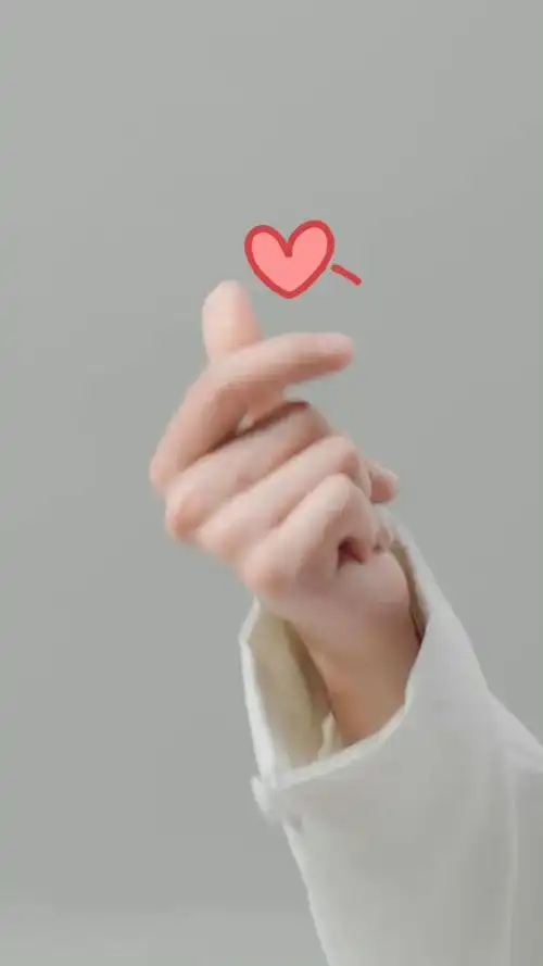 王圈那些年的比心"进化"史00#王源23岁且放青山远