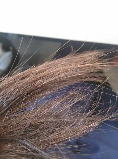 我头发比较粗,又很多,所以老是会蓬起来,有办法让它柔顺点么