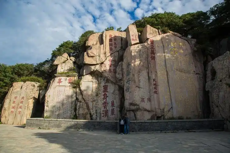 p>泰山风景名胜区是在山东省泰安市的国家重点风景名胜区.