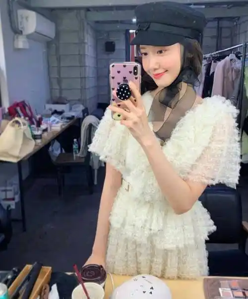 林允儿的前男友李胜基也是一位人气很火的小鲜肉,不过两人的恋情维持