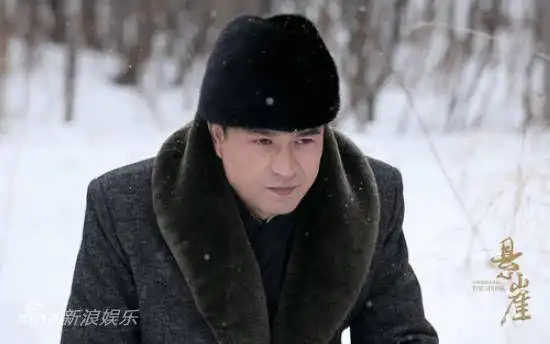 图文:《悬崖》即将收官-张嘉译在雪地