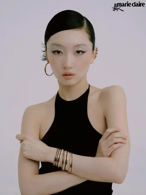 周冬雨 随心而动|嘉人封面|演员|是枝裕和|巴黎时装周_网易订阅