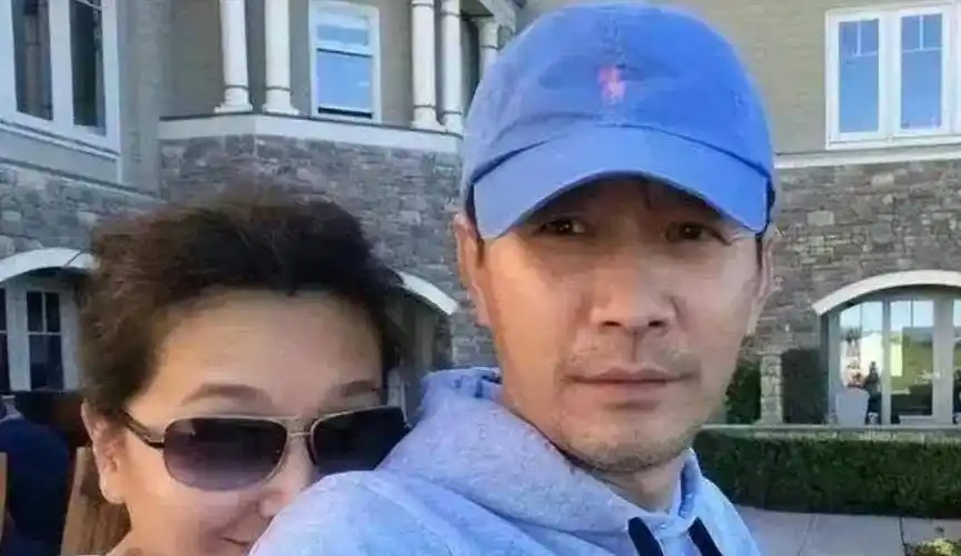 53岁田小洁露面!