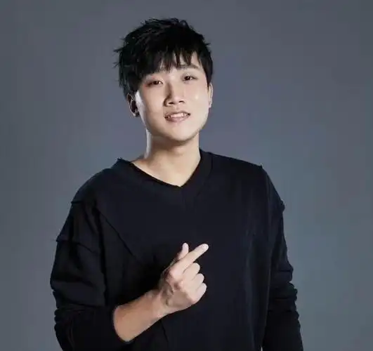 "t1打野oner六块腹肌照"火了,lpl粉丝调侃伞皇,太仓悟道也难