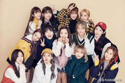 宇宙少女遭遇粉丝"追车","礼物攻击",险致成员受伤,引发争议