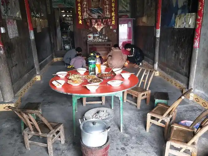 翻旧照片,发现自己家里真的好穷啊