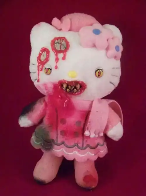 感觉非常怒的凯蒂猫少了一个眼睛可以跑去隔壁棚演神鬼奇航的路奇耳朵