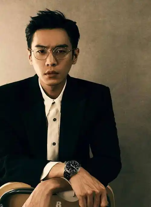 张若昀被偶遇,瘦到青筋凸起让粉丝直言心疼,网友:太瘦也不好