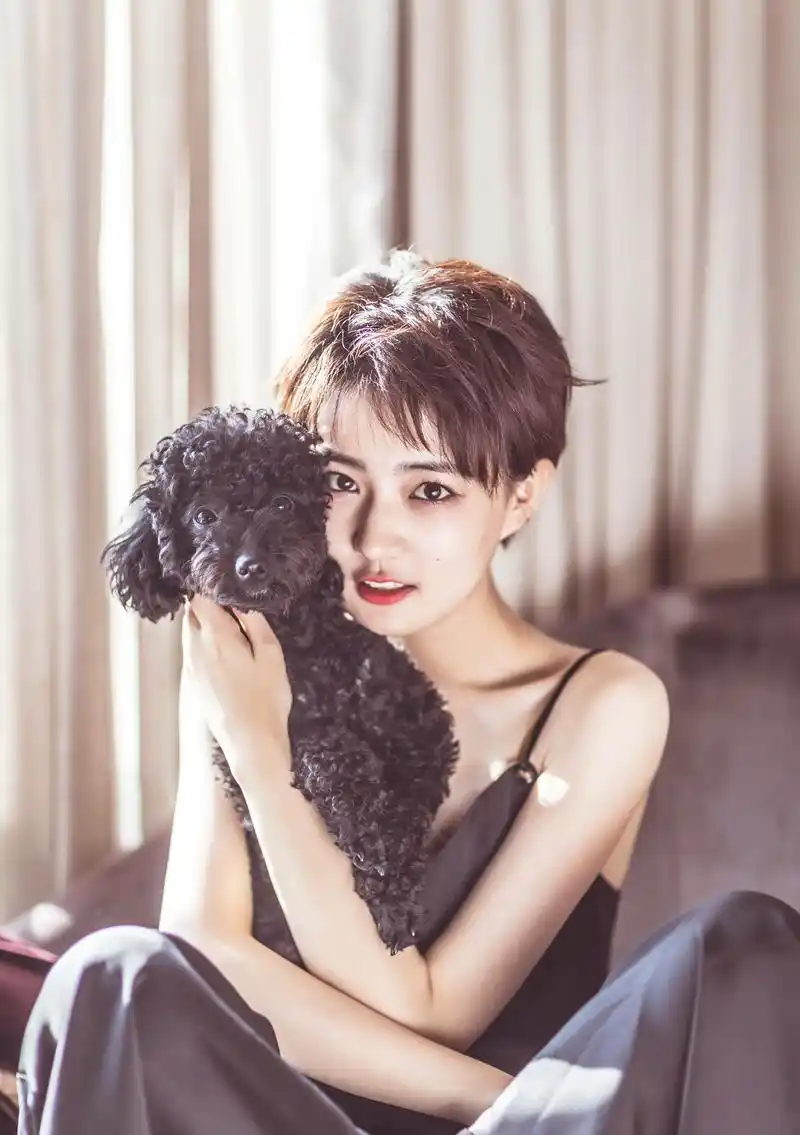 迪丽热巴刘诗诗这些女明星的假小子发型,佟丽娅确定不是爷们儿?