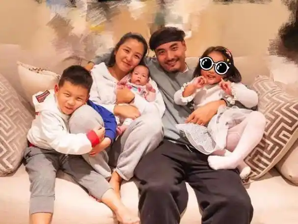 赫子铭与何洁离婚六年多终于结婚了