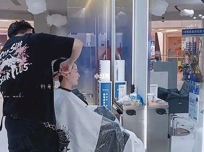 林更新代言的理发店